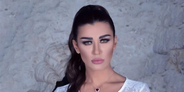 الفنانة نادين الراسى