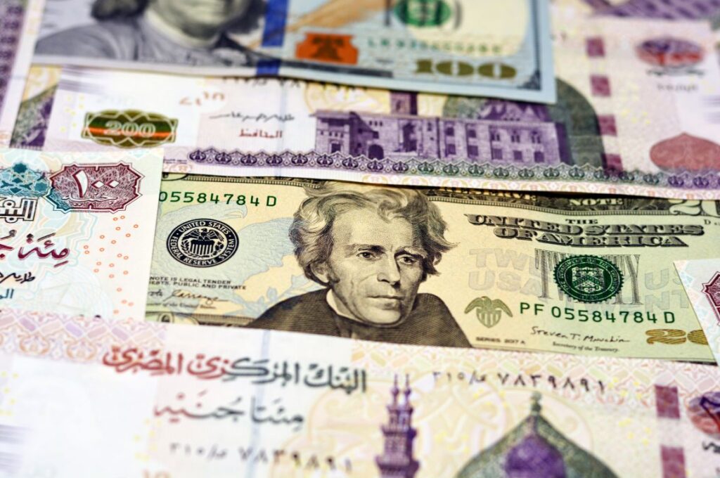 الدولار يواصل الصعود ويضيف 15 قرشاً بنهاية التعاملات