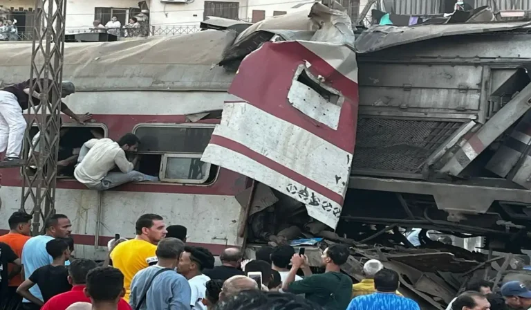 النائب العام يكلف فريق تحقيق في حادث تصادم قطارين بالزقازيق